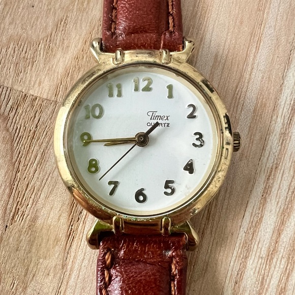 Timex ladies gold tone brown leather dress watch NEW BATTERY - Picture 1 of 10